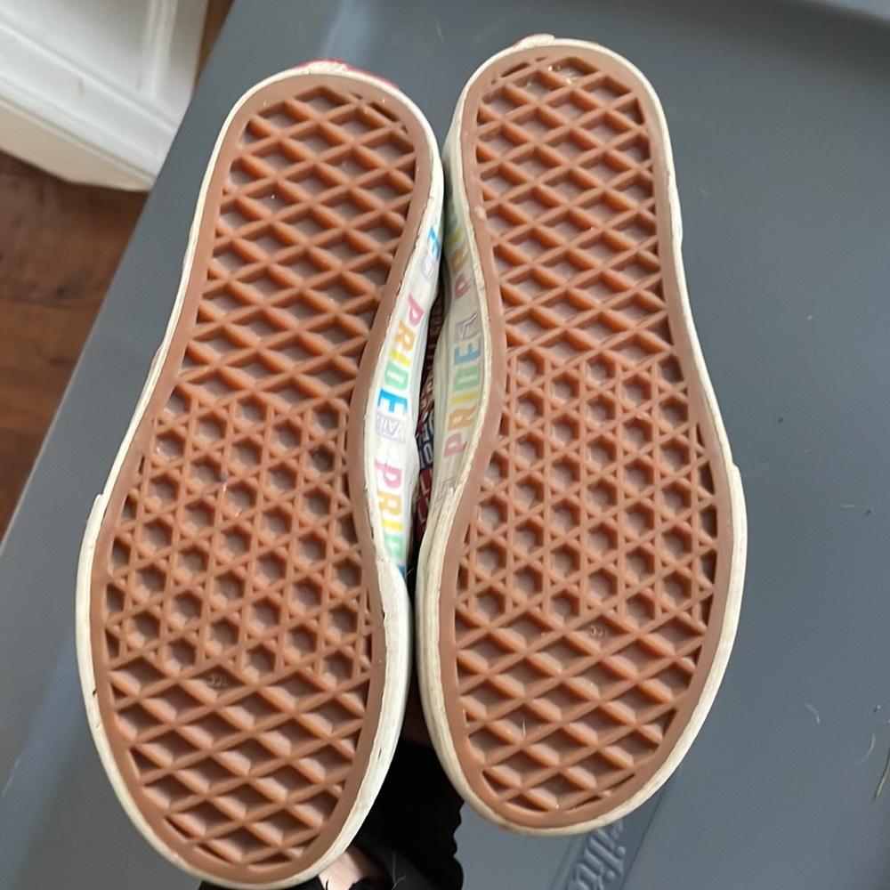 Vans - Picture 4 of 5